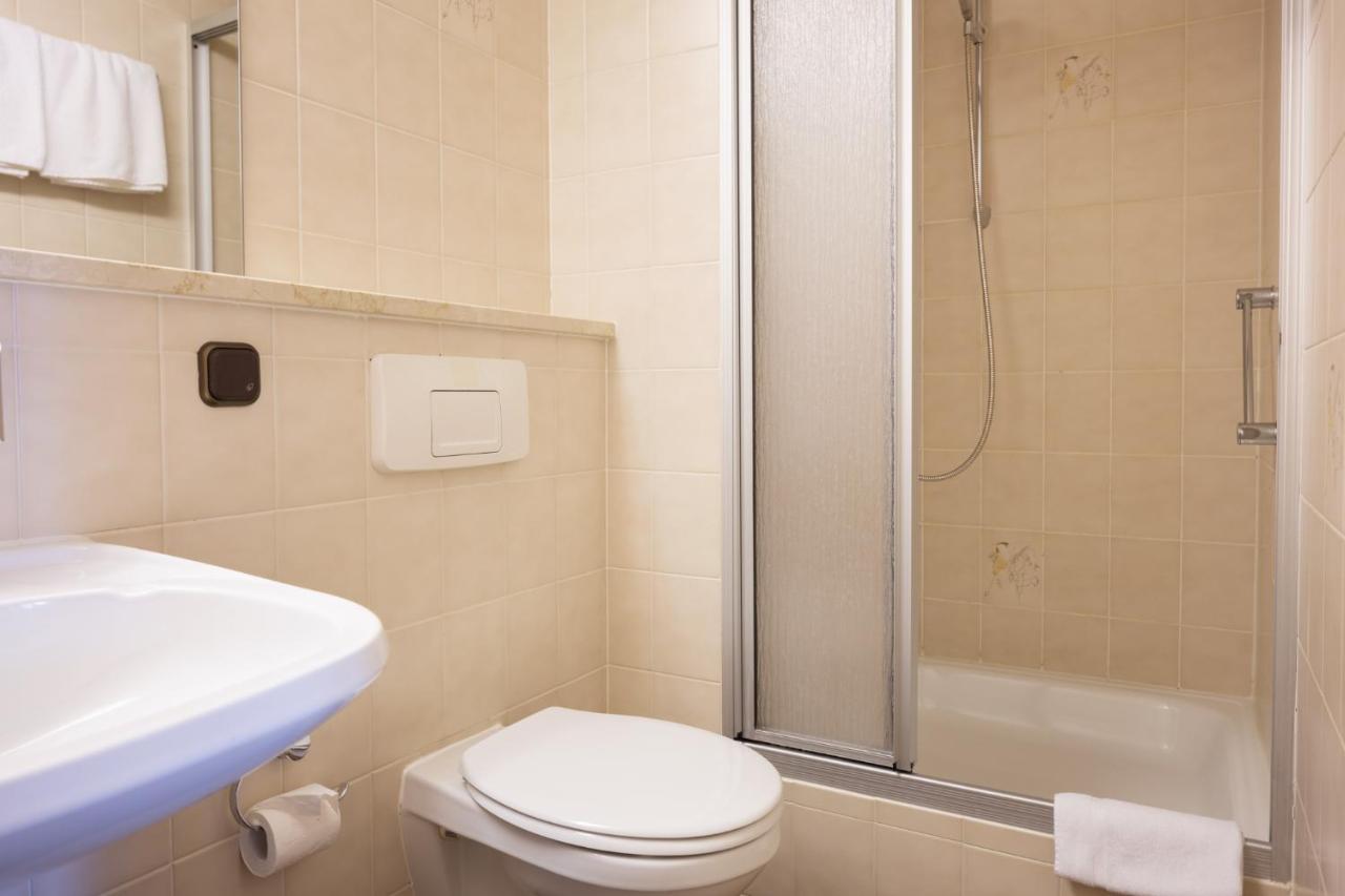 Akzent Hotel Meerfraeulein Wemding Bagian luar foto