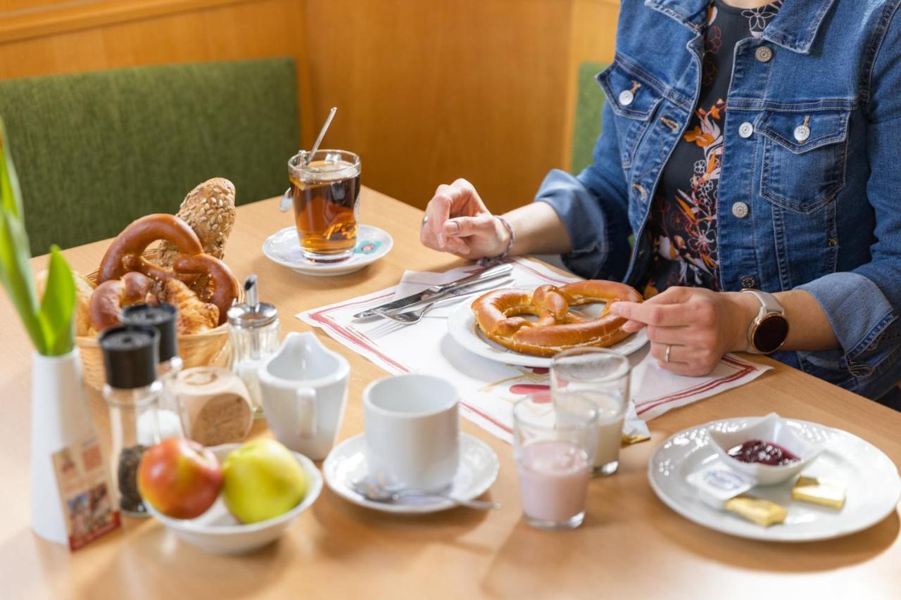 Akzent Hotel Meerfraeulein Wemding Bagian luar foto
