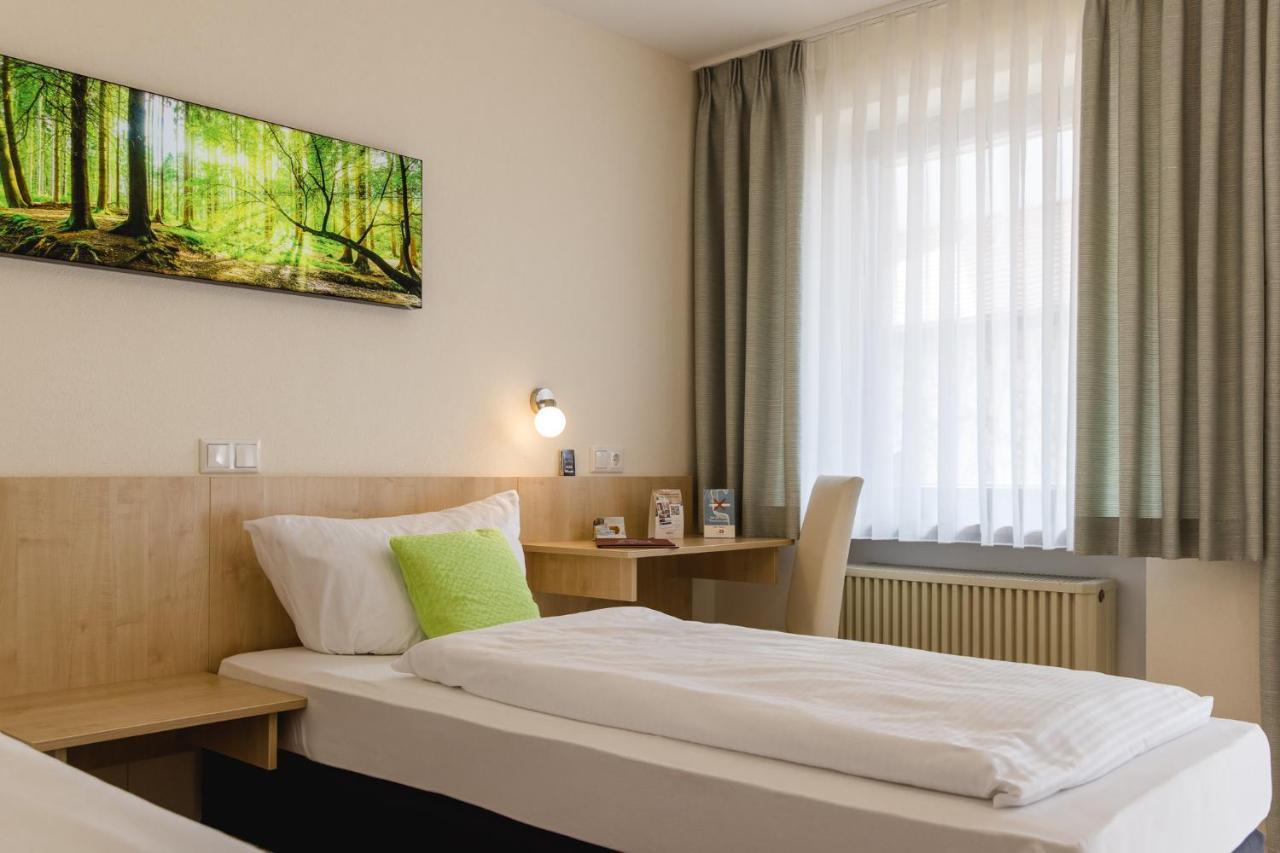 Akzent Hotel Meerfraeulein Wemding Bagian luar foto