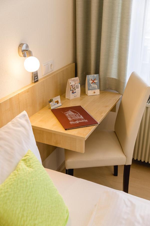 Akzent Hotel Meerfraeulein Wemding Bagian luar foto