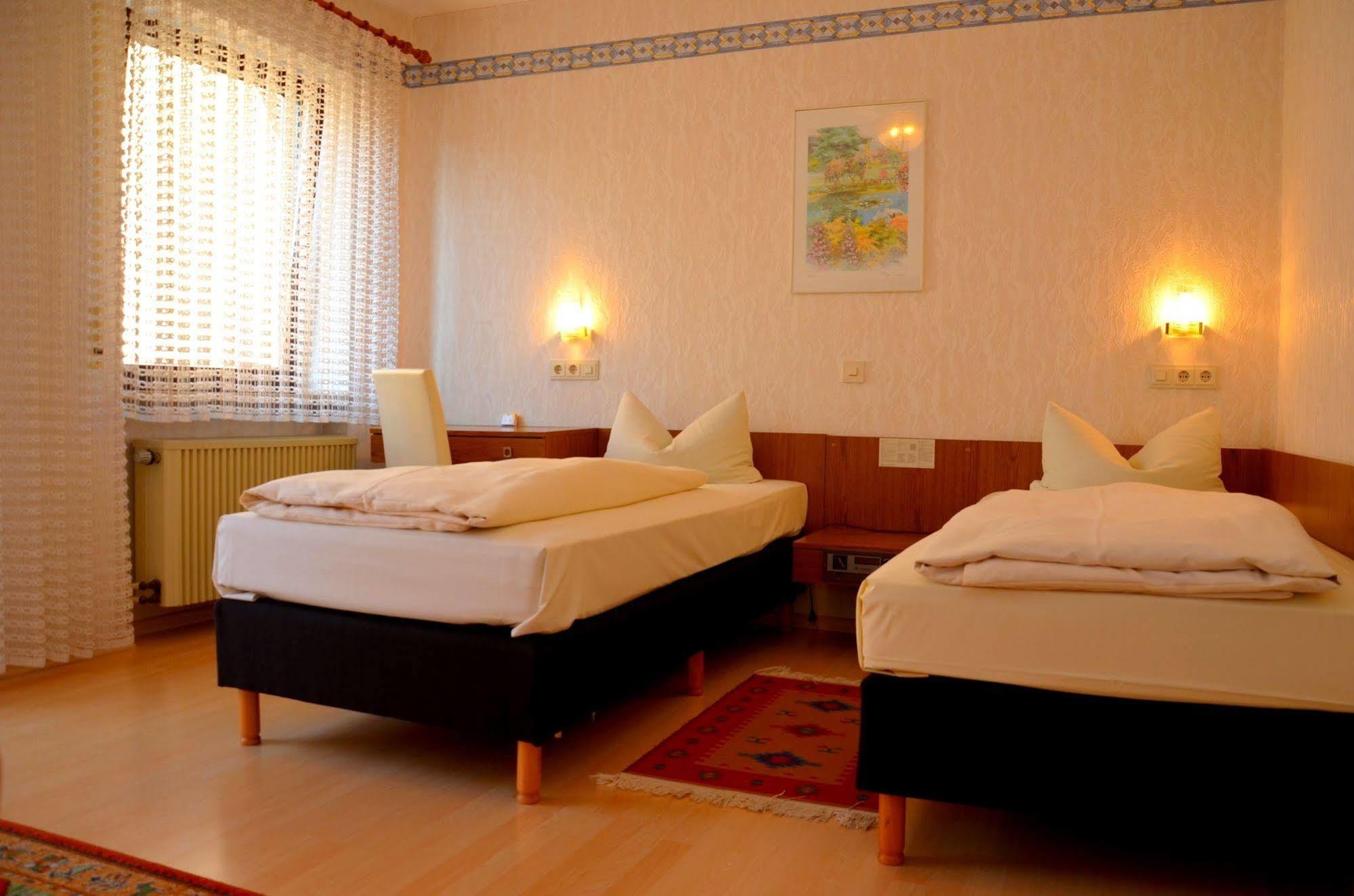 Akzent Hotel Meerfraeulein Wemding Bagian luar foto